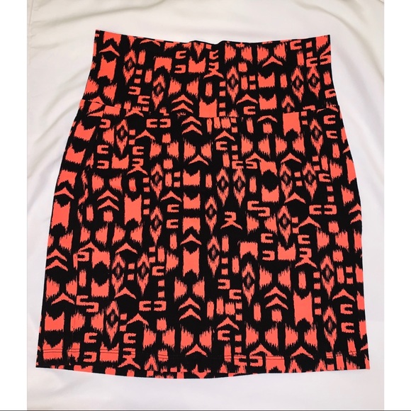 Charlotte Russe Dresses & Skirts - Charlotte Russe Geo-Print Skirt